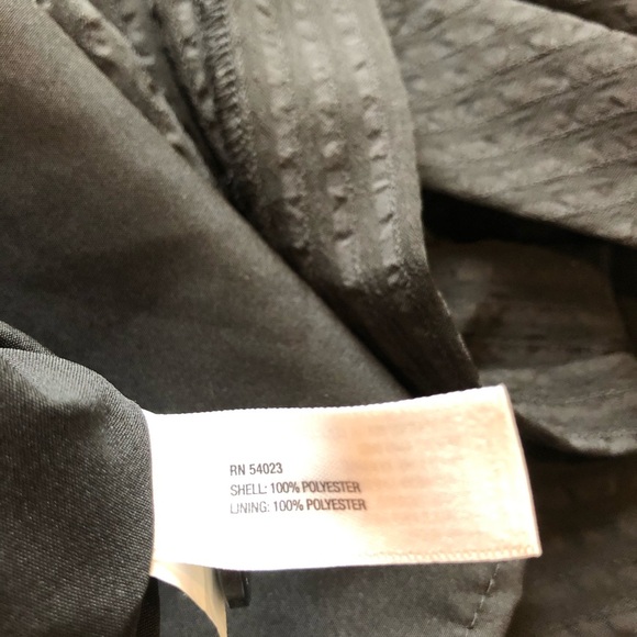 GAP Black Textured Wrap Skirt EUC - Picture 5 of 7